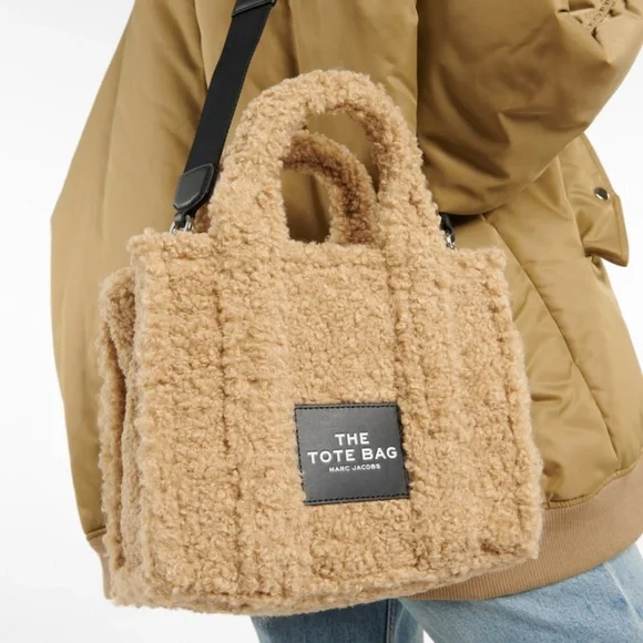 Marc Jacobs ‘The Tote Bag’ Cream Sherpa - Picture 2 of 12